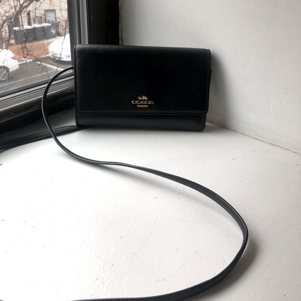 Black Genuine Leather Coach crossbody/wallet 🖤